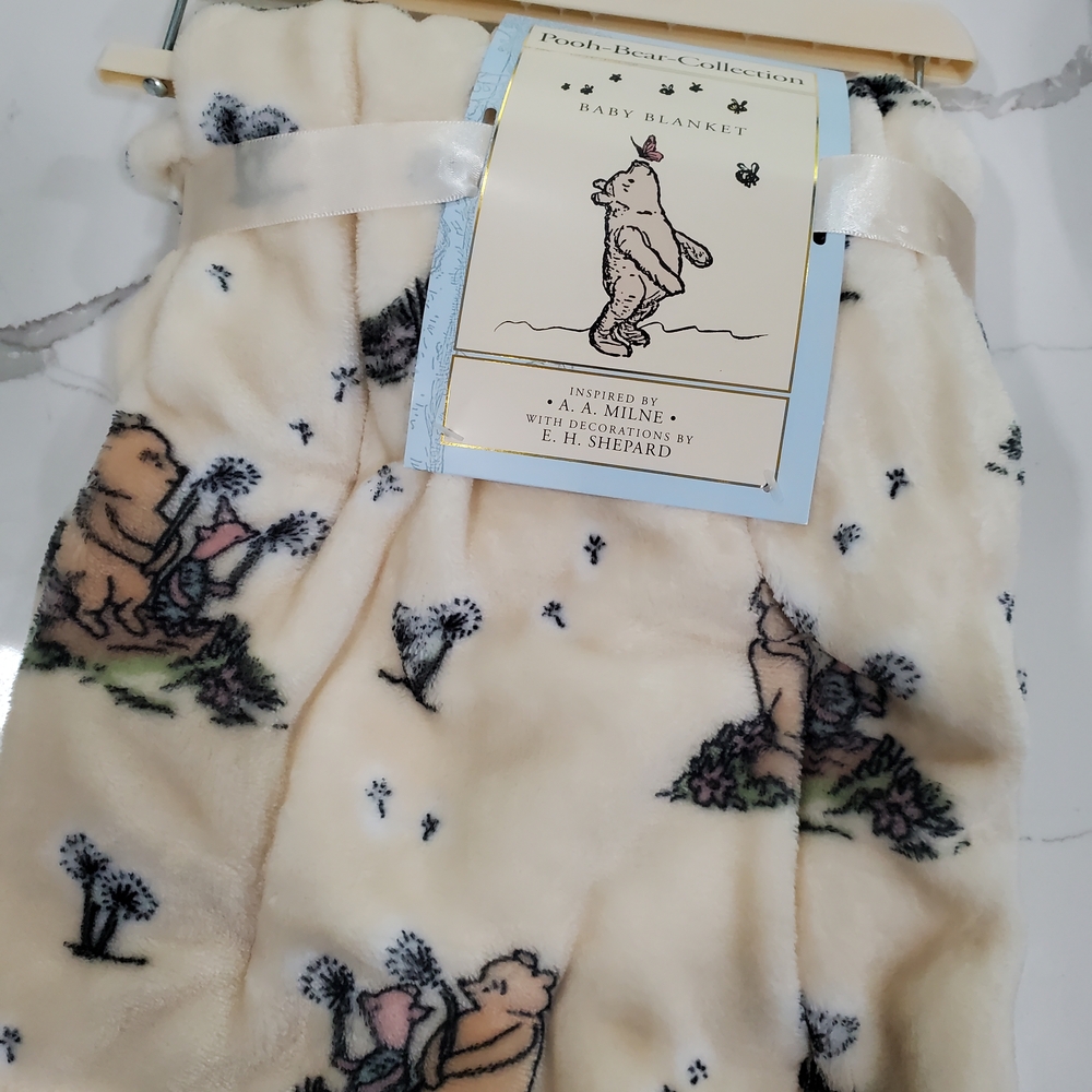Winnie The Pooh baby blanket NWT